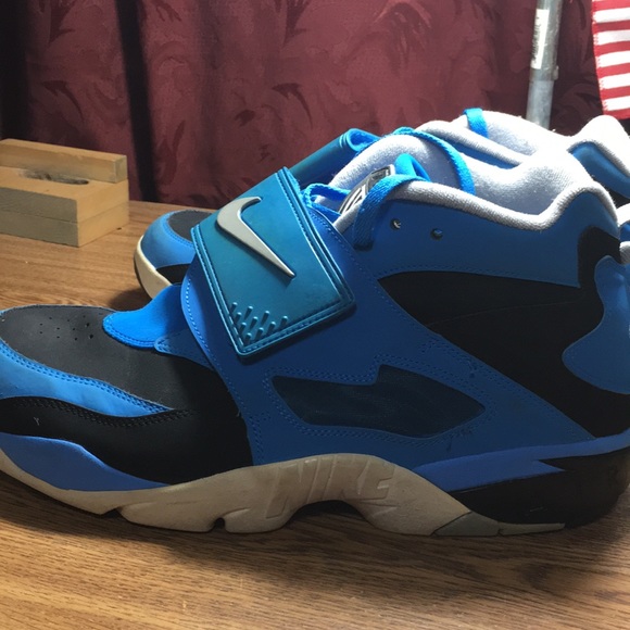 Size 13 (men’s) Nike shoes -diamond turf - Picture 2 of 4